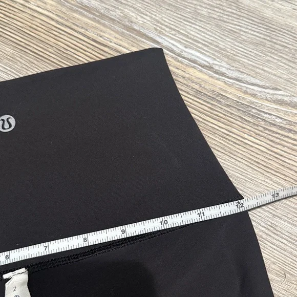 Lululemon Athletica Black Groove Foldover Shorts EUC 2 - Picture 8 of 8